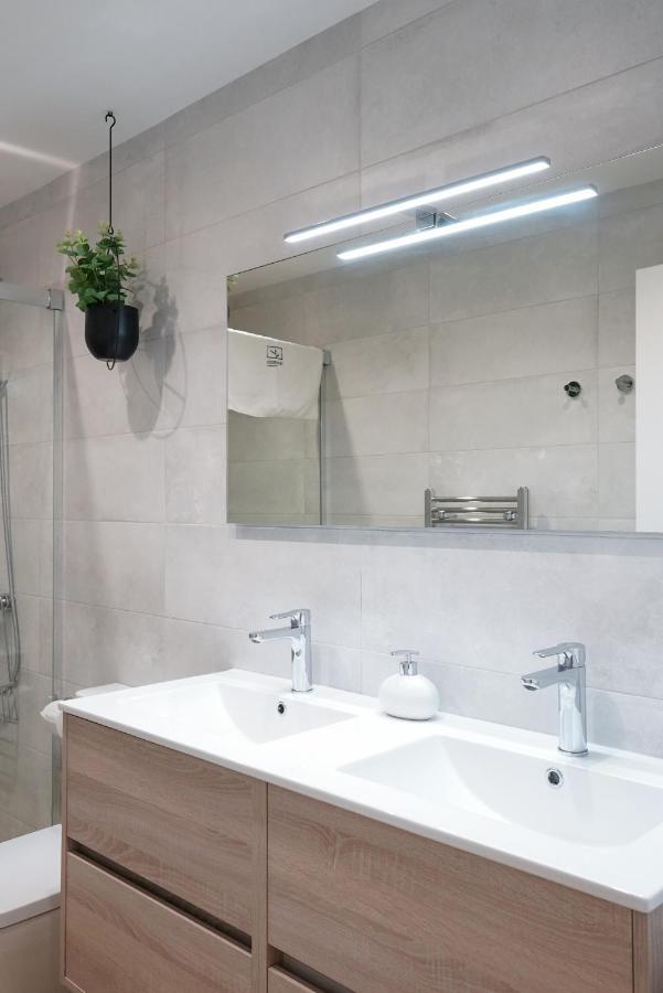 Apartaments La Rambla - Arbequina - 6 Persones コルノデイヤ エクステリア 写真